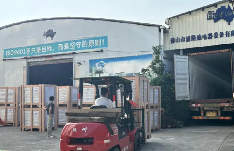 Máy bơm nhiệt nước nóng tức thời cho khách hàng quan trọng của chúng tôi.